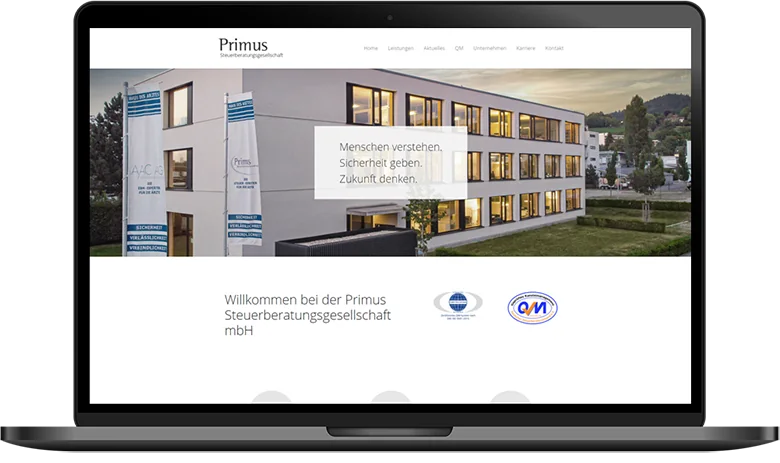 Website Primus auf dem Laptop